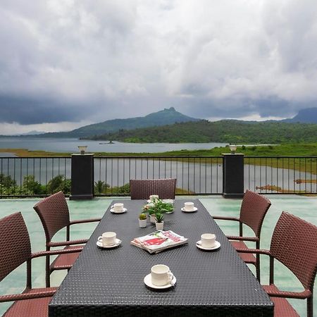 Sunset Boulevard By Stayvista - Lakeside Villa With Pet-Friendly Ambiance, Deck, Terrace, Plunge Pool & Modern Flair 卡尔贾特 外观 照片