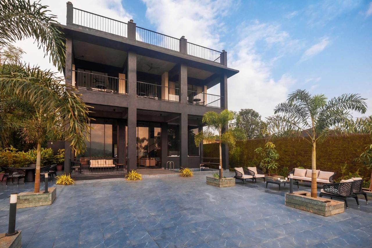 Sunset Boulevard By Stayvista - Lakeside Villa With Pet-Friendly Ambiance, Deck, Terrace, Plunge Pool & Modern Flair 卡尔贾特 外观 照片
