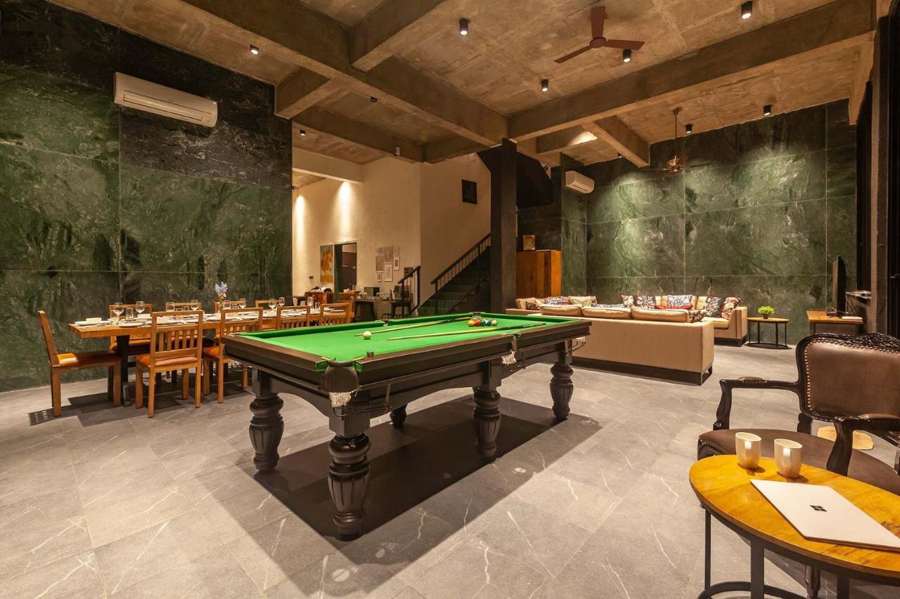 Sunset Boulevard By Stayvista - Lakeside Villa With Pet-Friendly Ambiance, Deck, Terrace, Plunge Pool & Modern Flair 卡尔贾特 外观 照片