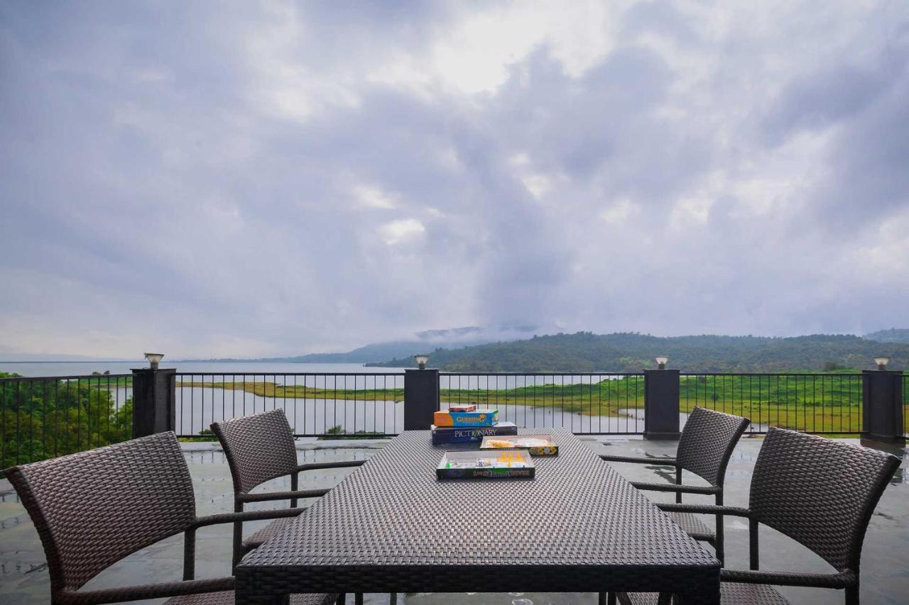 Sunset Boulevard By Stayvista - Lakeside Villa With Pet-Friendly Ambiance, Deck, Terrace, Plunge Pool & Modern Flair 卡尔贾特 外观 照片