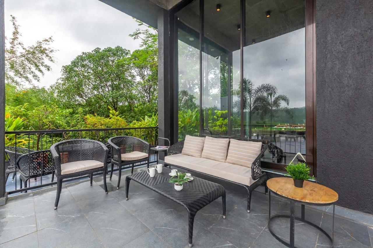 Sunset Boulevard By Stayvista - Lakeside Villa With Pet-Friendly Ambiance, Deck, Terrace, Plunge Pool & Modern Flair 卡尔贾特 外观 照片