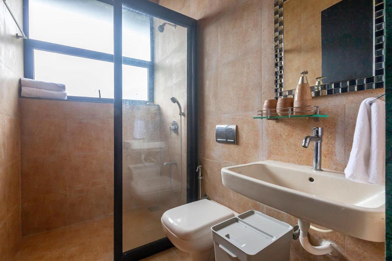 Sunset Boulevard By Stayvista - Lakeside Villa With Pet-Friendly Ambiance, Deck, Terrace, Plunge Pool & Modern Flair 卡尔贾特 外观 照片