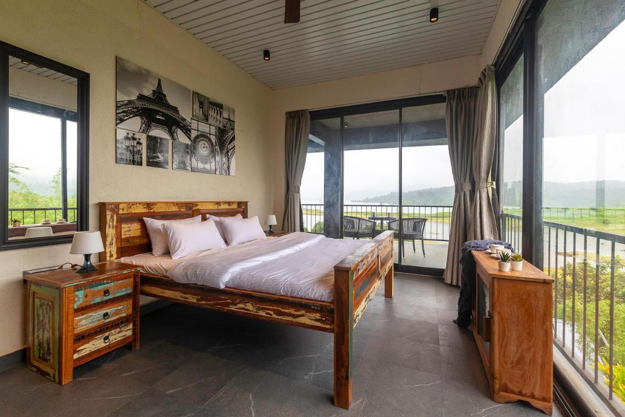 Sunset Boulevard By Stayvista - Lakeside Villa With Pet-Friendly Ambiance, Deck, Terrace, Plunge Pool & Modern Flair 卡尔贾特 外观 照片