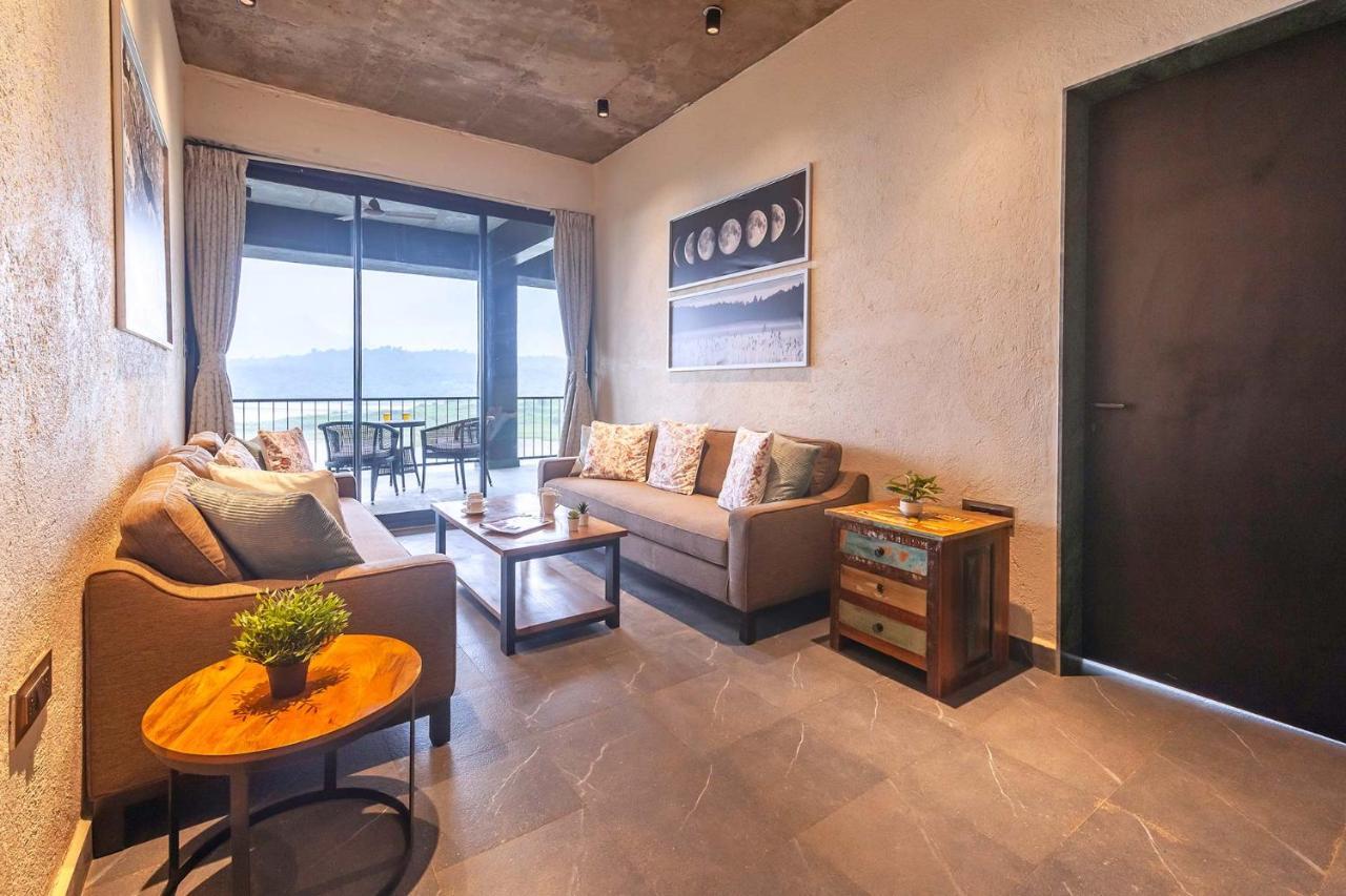 Sunset Boulevard By Stayvista - Lakeside Villa With Pet-Friendly Ambiance, Deck, Terrace, Plunge Pool & Modern Flair 卡尔贾特 外观 照片