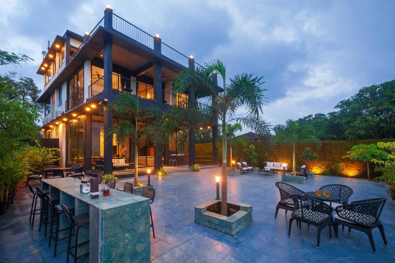 Sunset Boulevard By Stayvista - Lakeside Villa With Pet-Friendly Ambiance, Deck, Terrace, Plunge Pool & Modern Flair 卡尔贾特 外观 照片