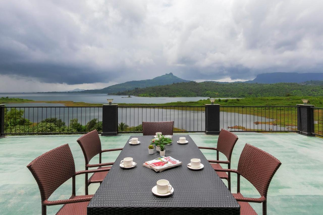 Sunset Boulevard By Stayvista - Lakeside Villa With Pet-Friendly Ambiance, Deck, Terrace, Plunge Pool & Modern Flair 卡尔贾特 外观 照片
