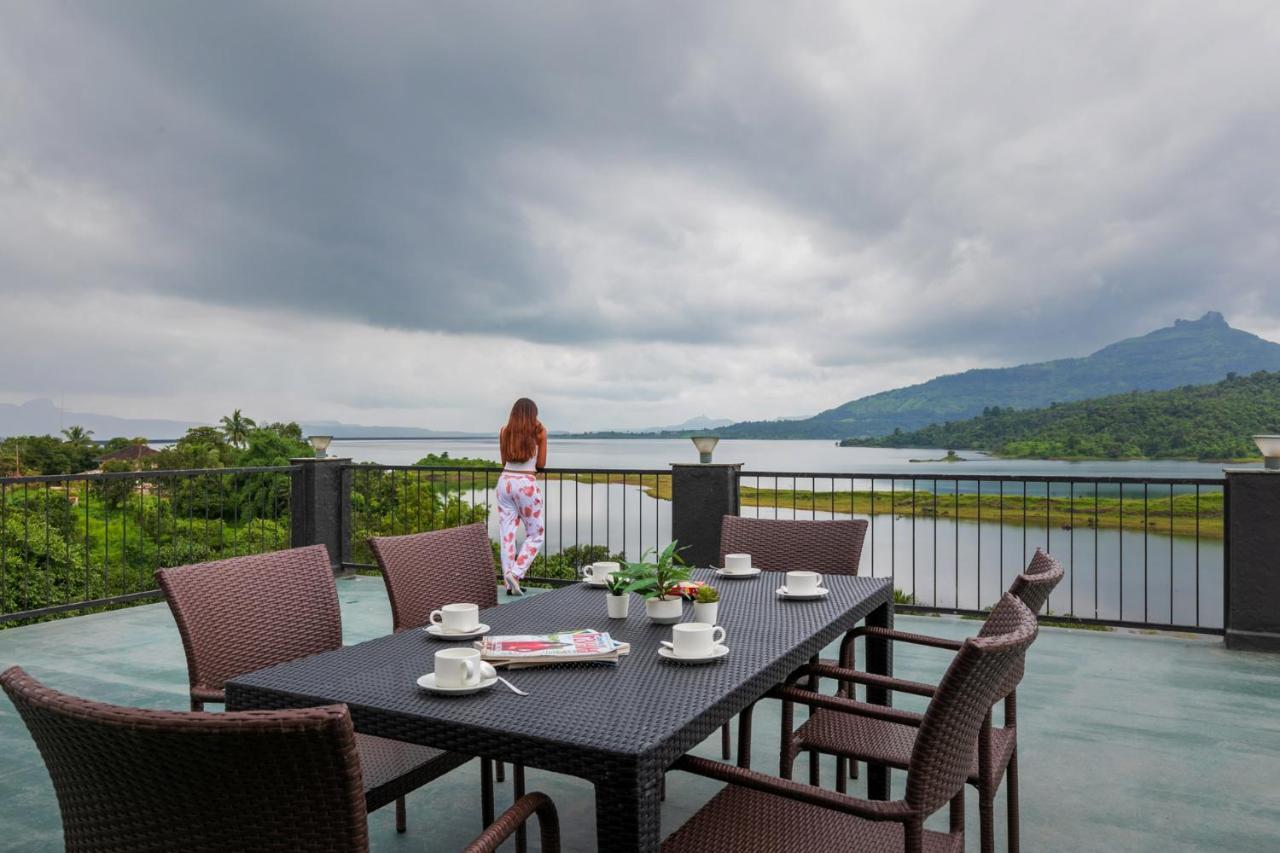 Sunset Boulevard By Stayvista - Lakeside Villa With Pet-Friendly Ambiance, Deck, Terrace, Plunge Pool & Modern Flair 卡尔贾特 外观 照片